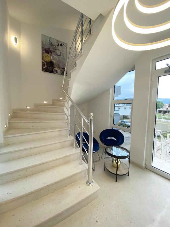 Apartmens Xhenis Lux Ulcinj Bagian luar foto