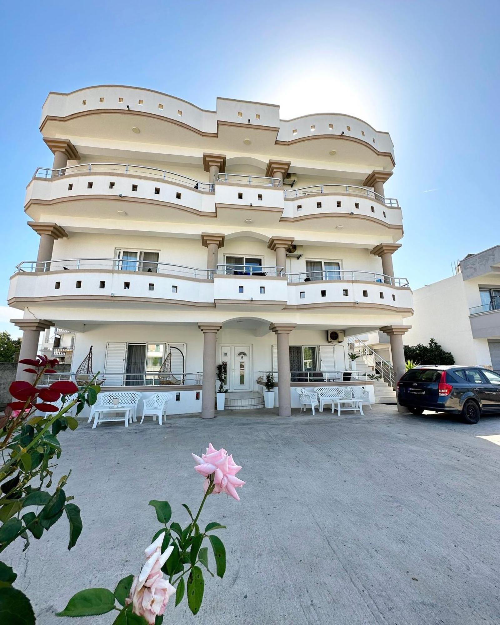 Apartmens Xhenis Lux Ulcinj Bagian luar foto