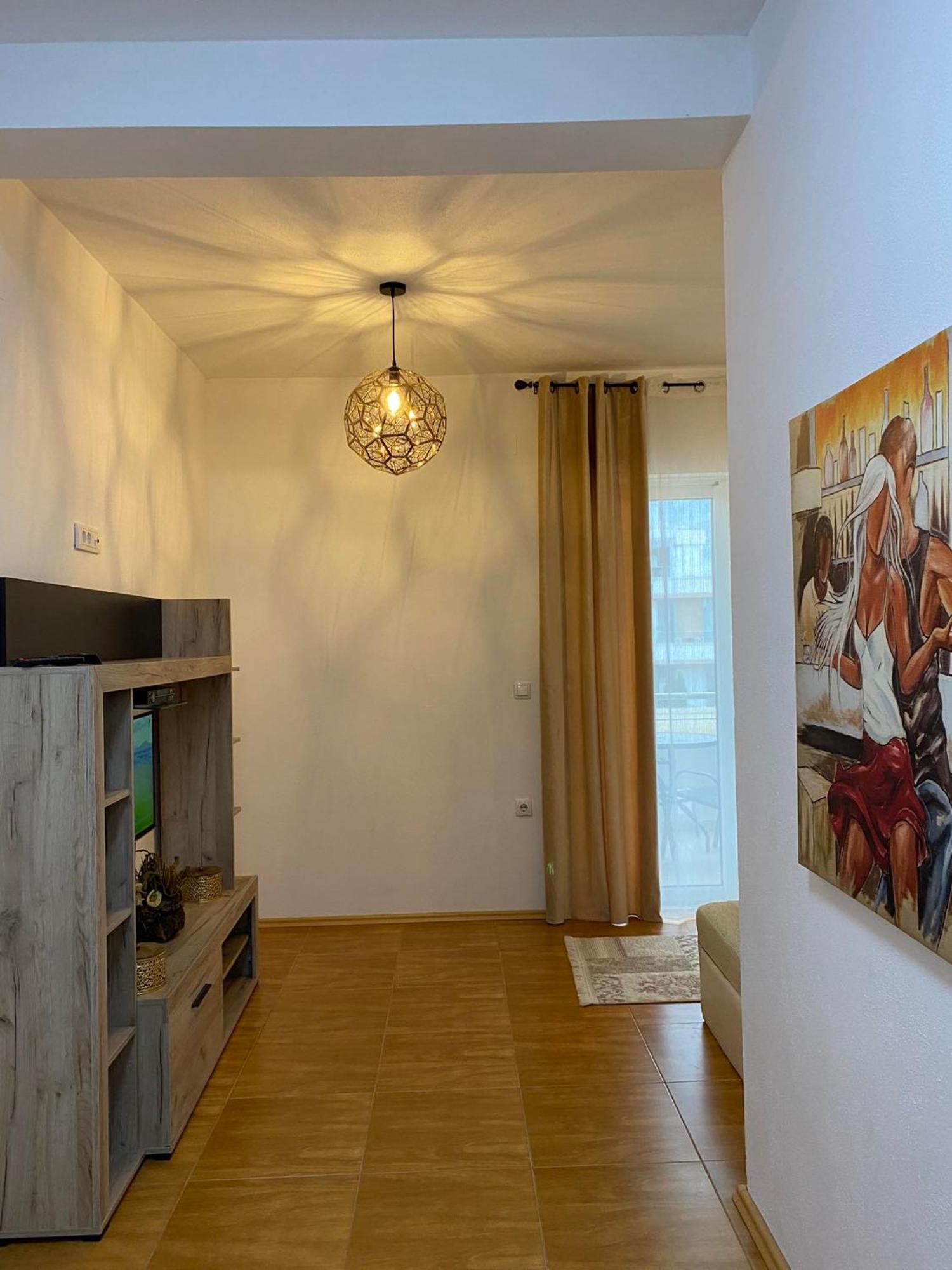 Apartmens Xhenis Lux Ulcinj Bagian luar foto