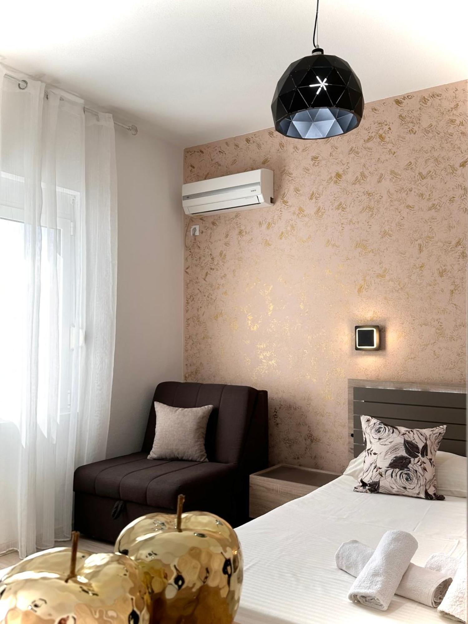 Apartmens Xhenis Lux Ulcinj Bagian luar foto