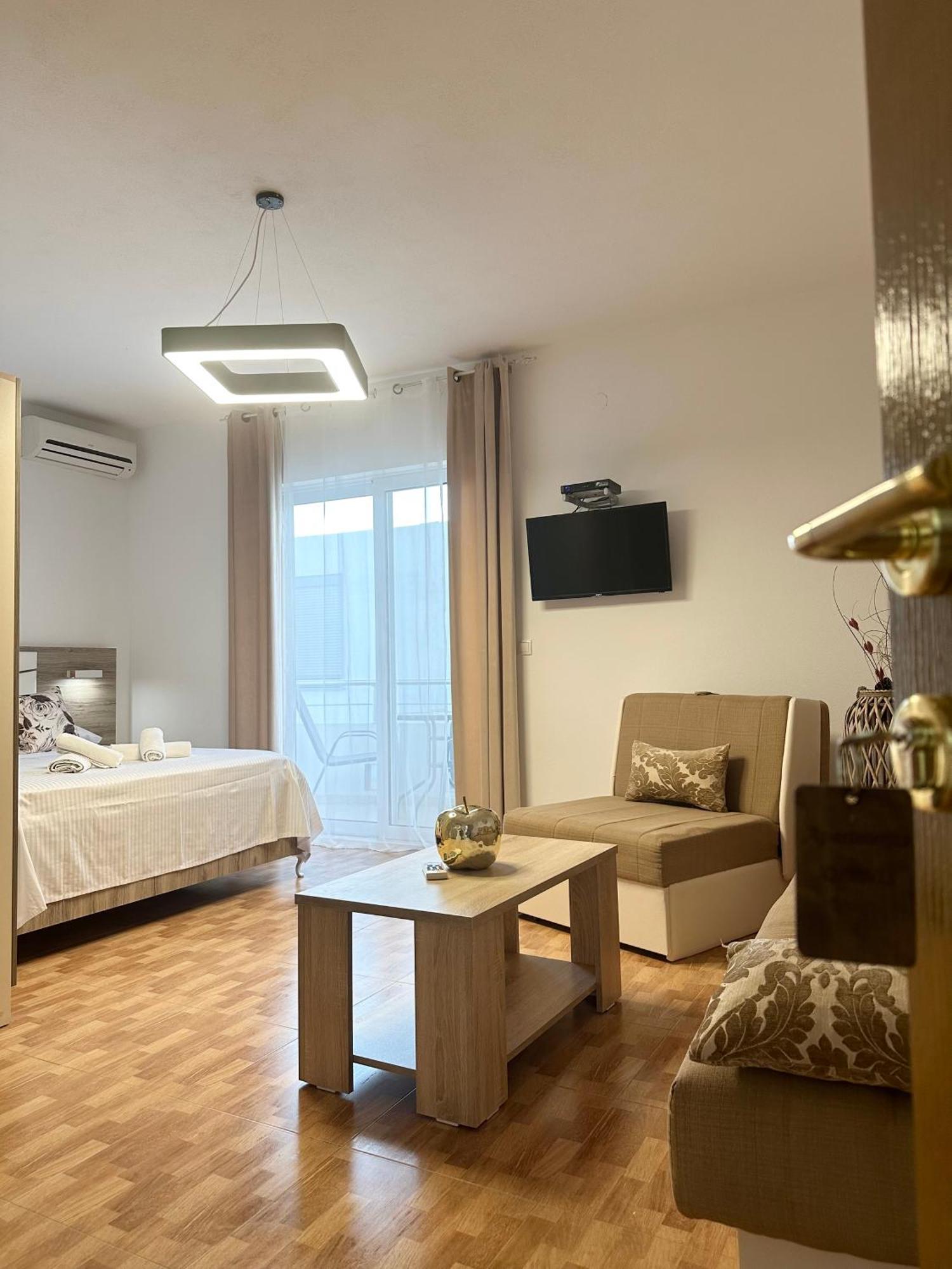 Apartmens Xhenis Lux Ulcinj Bagian luar foto