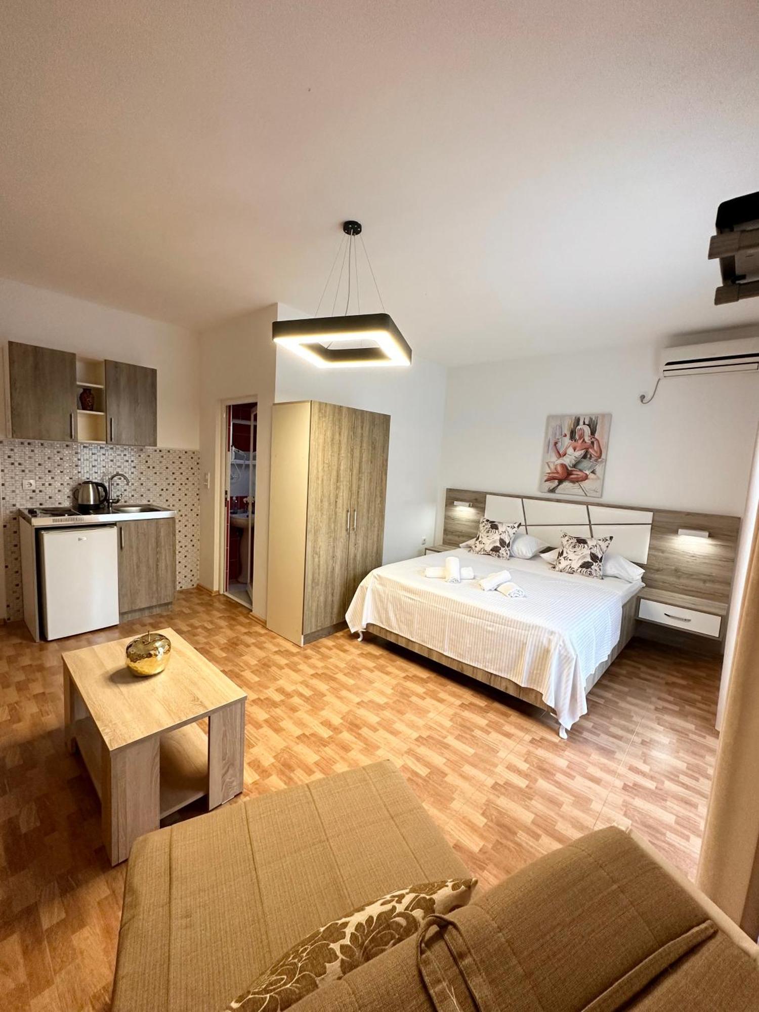 Apartmens Xhenis Lux Ulcinj Bagian luar foto