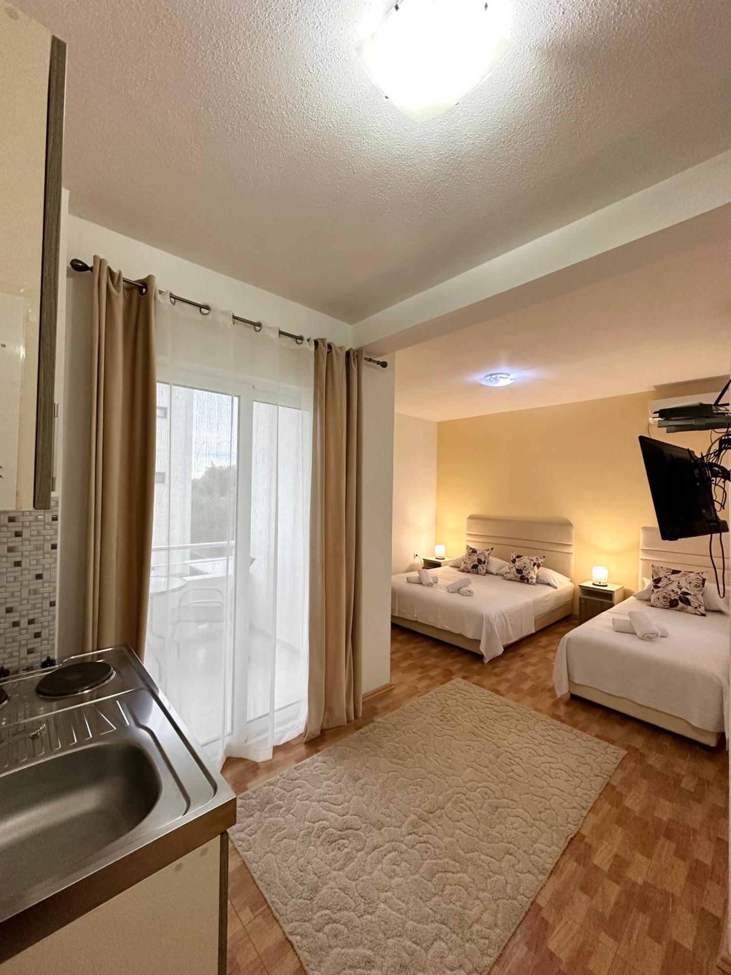 Apartmens Xhenis Lux Ulcinj Bagian luar foto