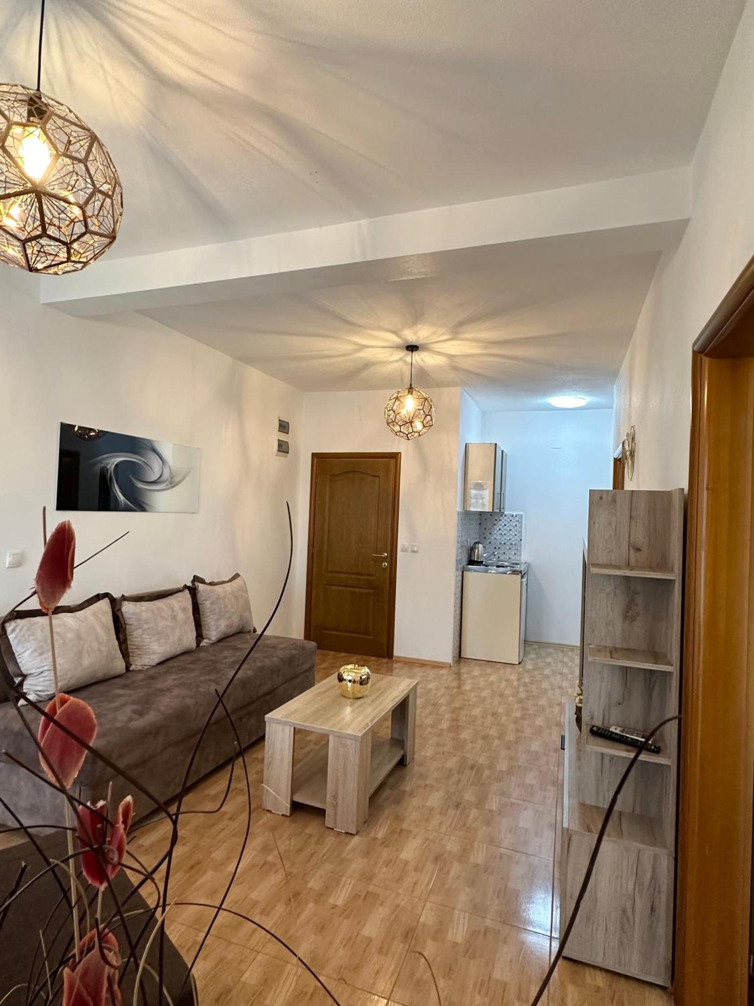 Apartmens Xhenis Lux Ulcinj Bagian luar foto