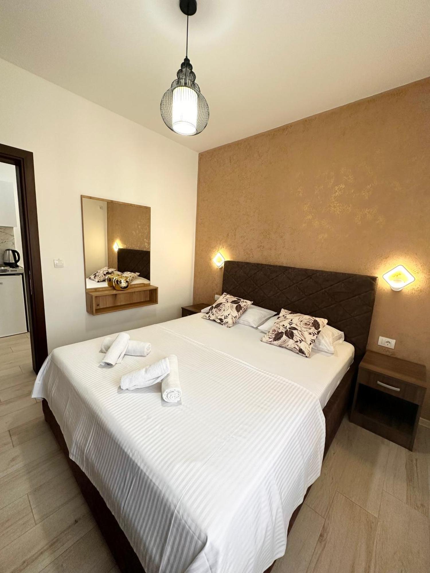 Apartmens Xhenis Lux Ulcinj Bagian luar foto