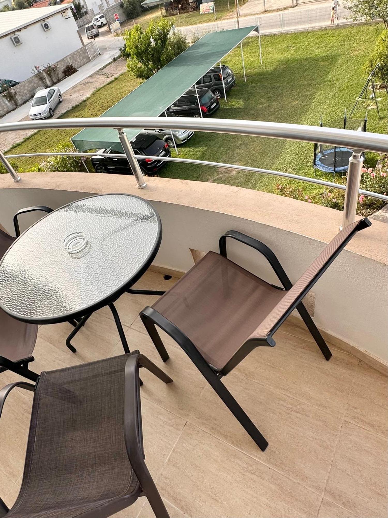 Apartmens Xhenis Lux Ulcinj Bagian luar foto