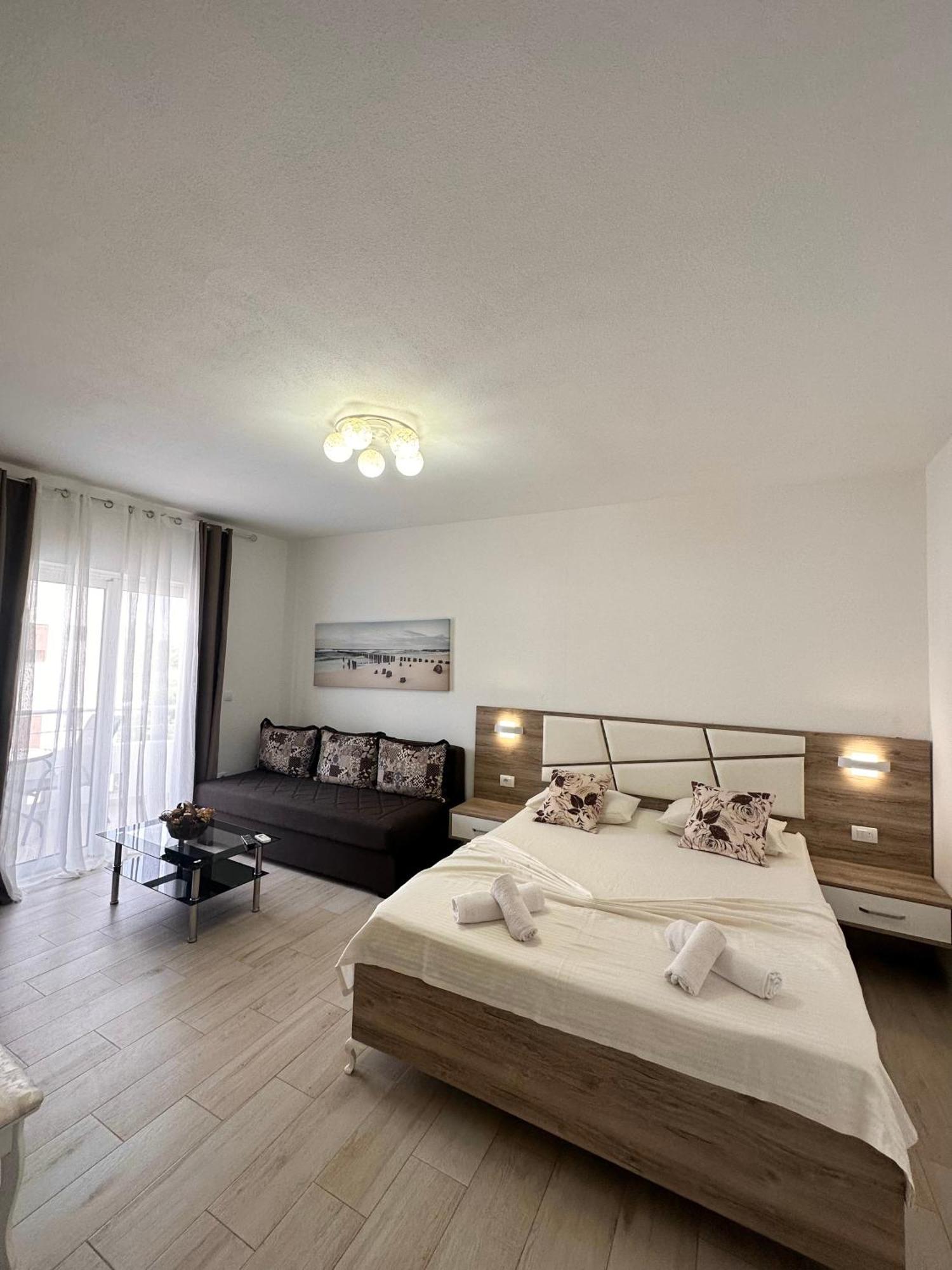 Apartmens Xhenis Lux Ulcinj Bagian luar foto