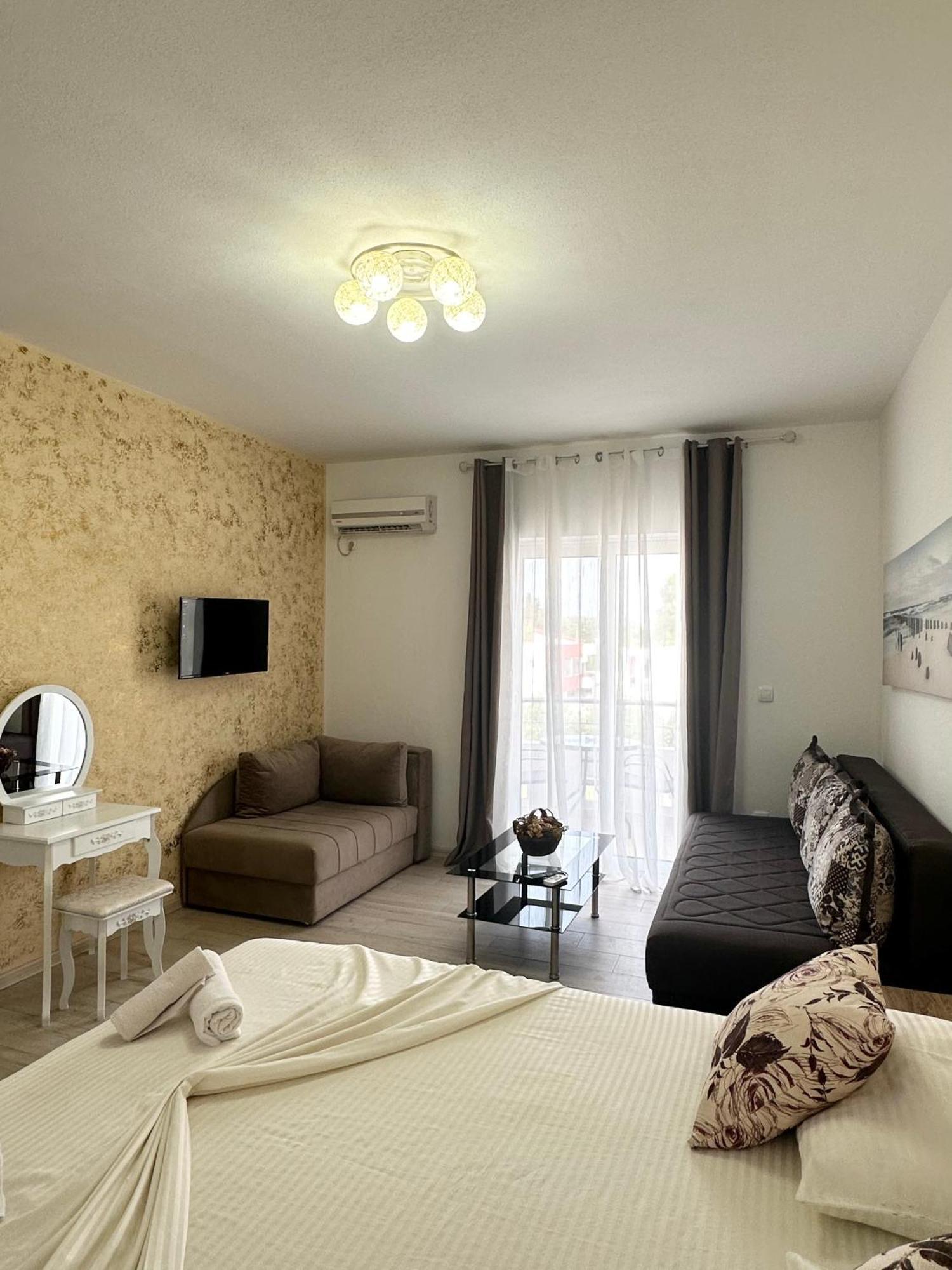 Apartmens Xhenis Lux Ulcinj Bagian luar foto