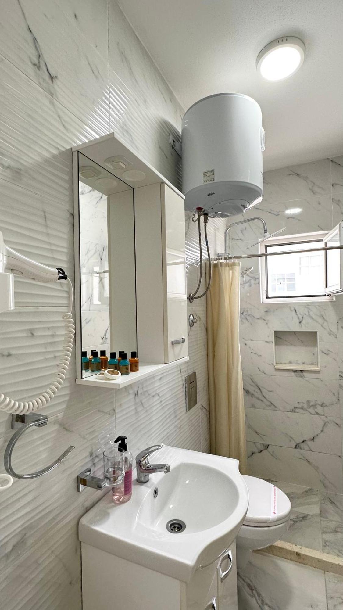 Apartmens Xhenis Lux Ulcinj Bagian luar foto