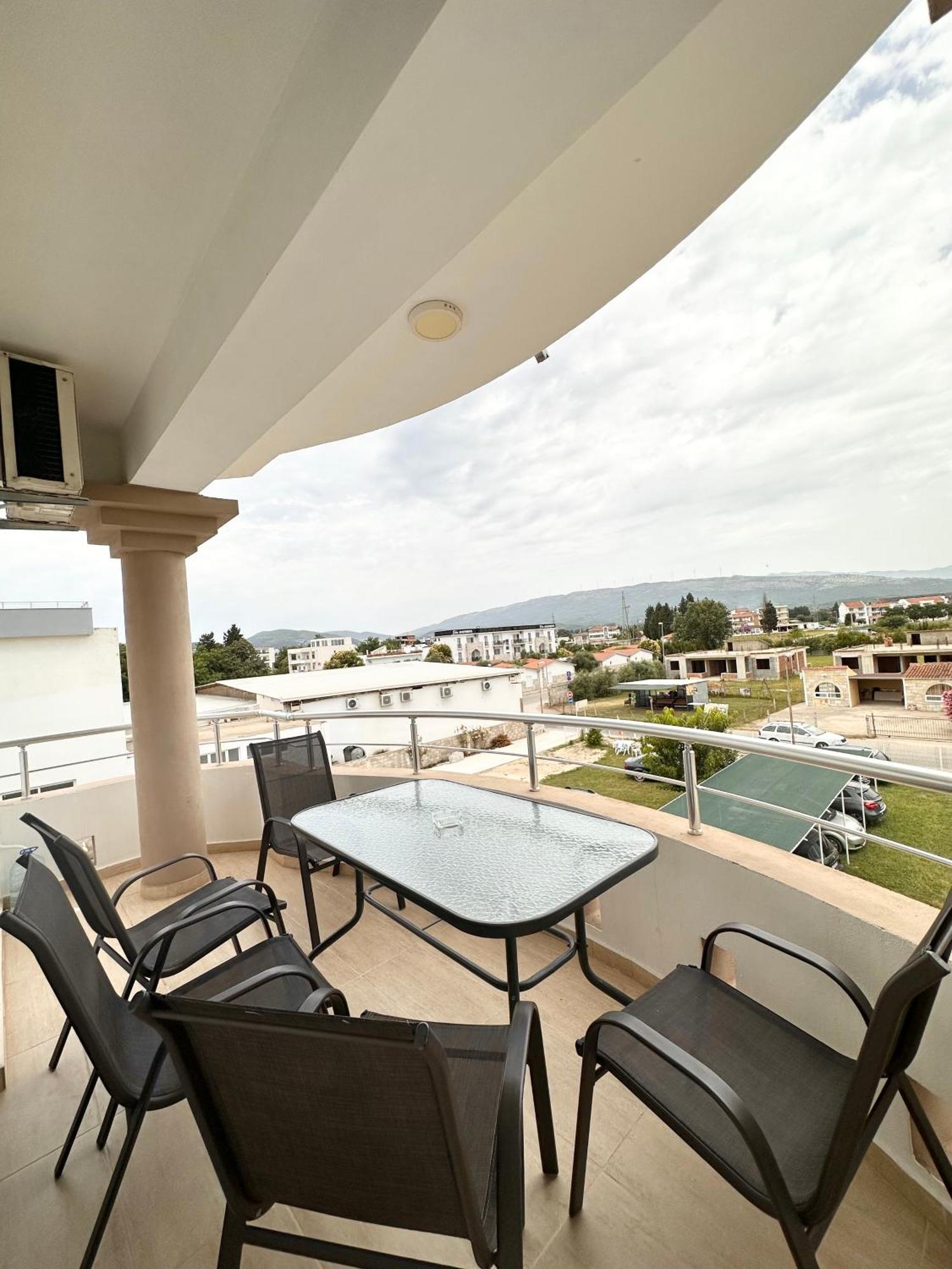 Apartmens Xhenis Lux Ulcinj Bagian luar foto